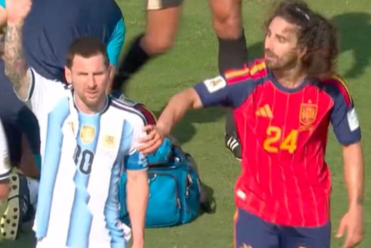 Cucurella lập tức chất vấn Messi sau khi anh bị El Pulga tố cáo