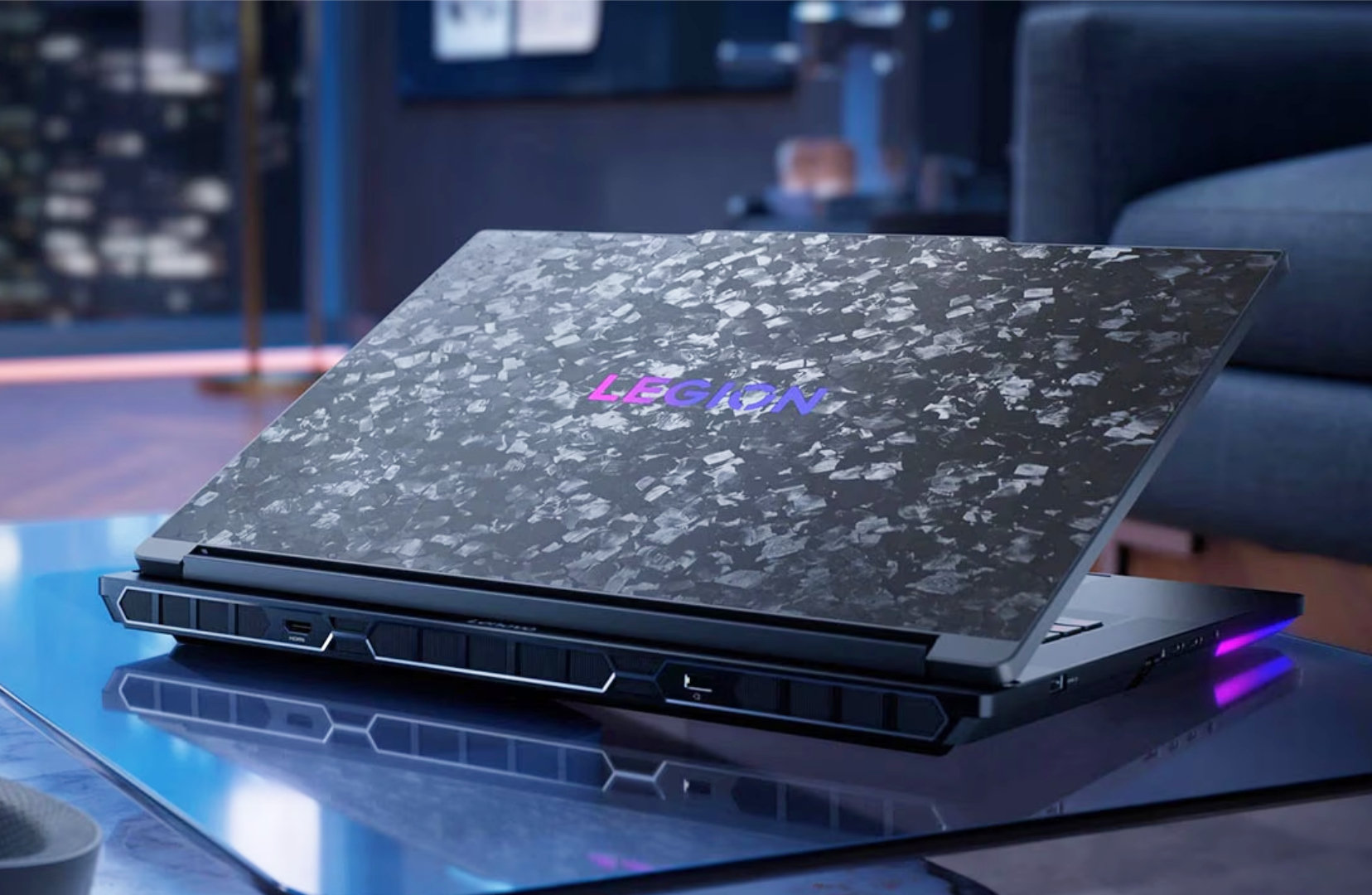 Mặt đáy và cổng kết nối của Lenovo Legion 9 mới