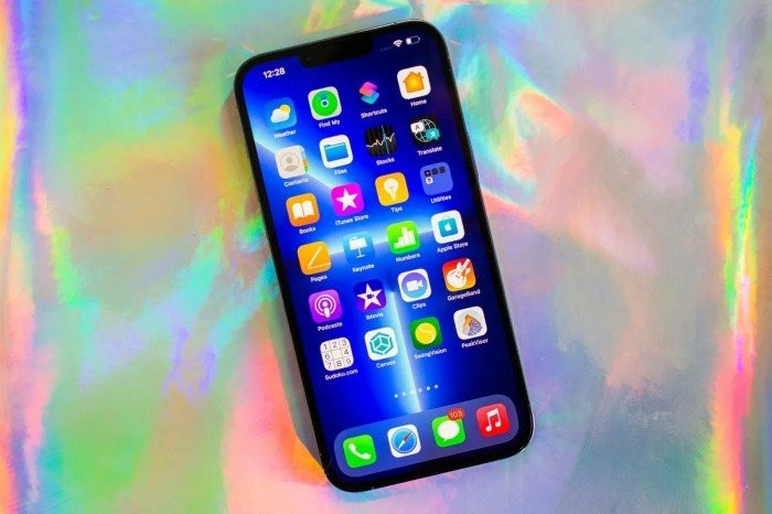 iPhone 13 Pro Max vẫn giữ thiết kế tai thỏ tối ưu