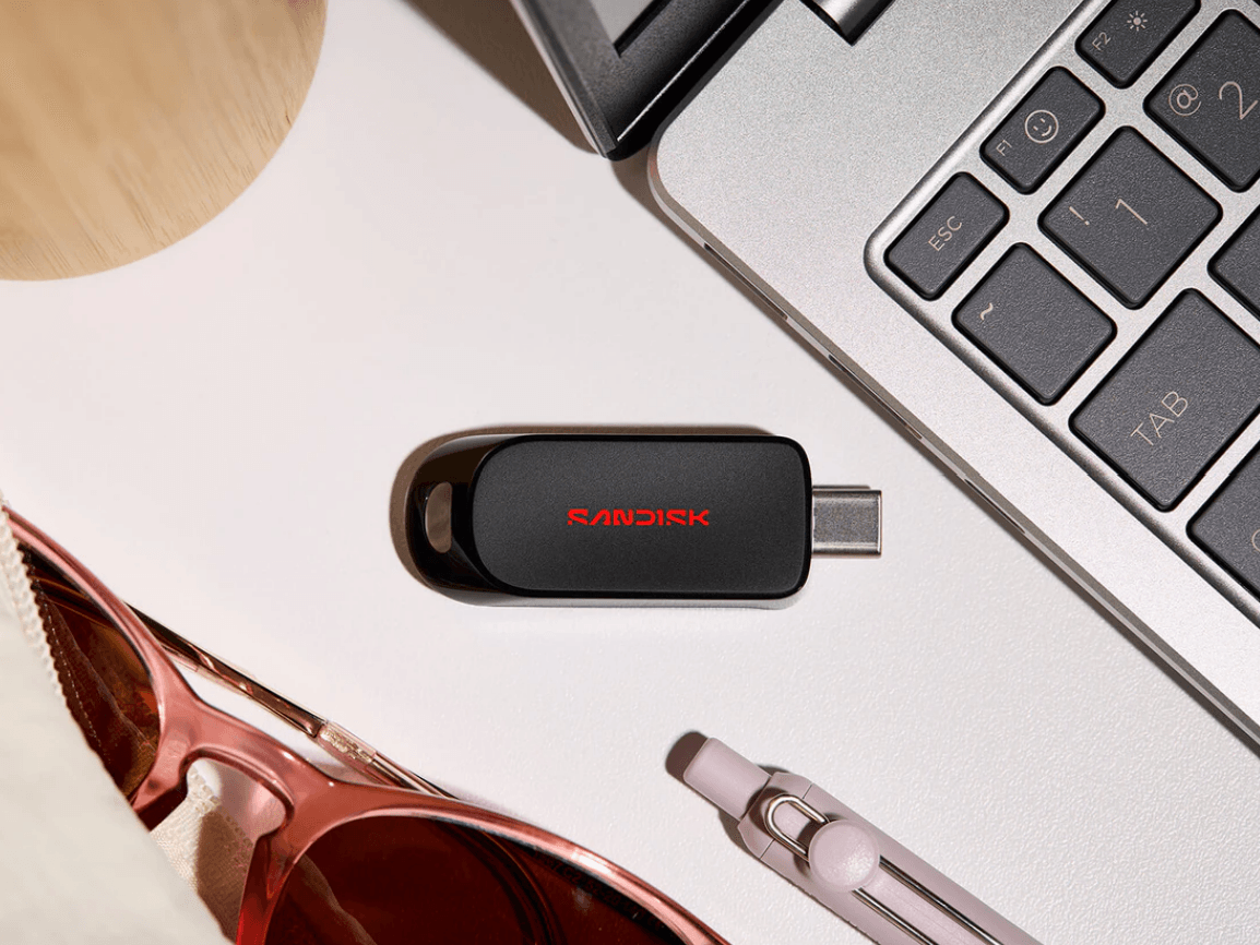 Dòng SanDisk CZB Series có kích thước dưới 2 inch và nặng chỉ 6 gram.