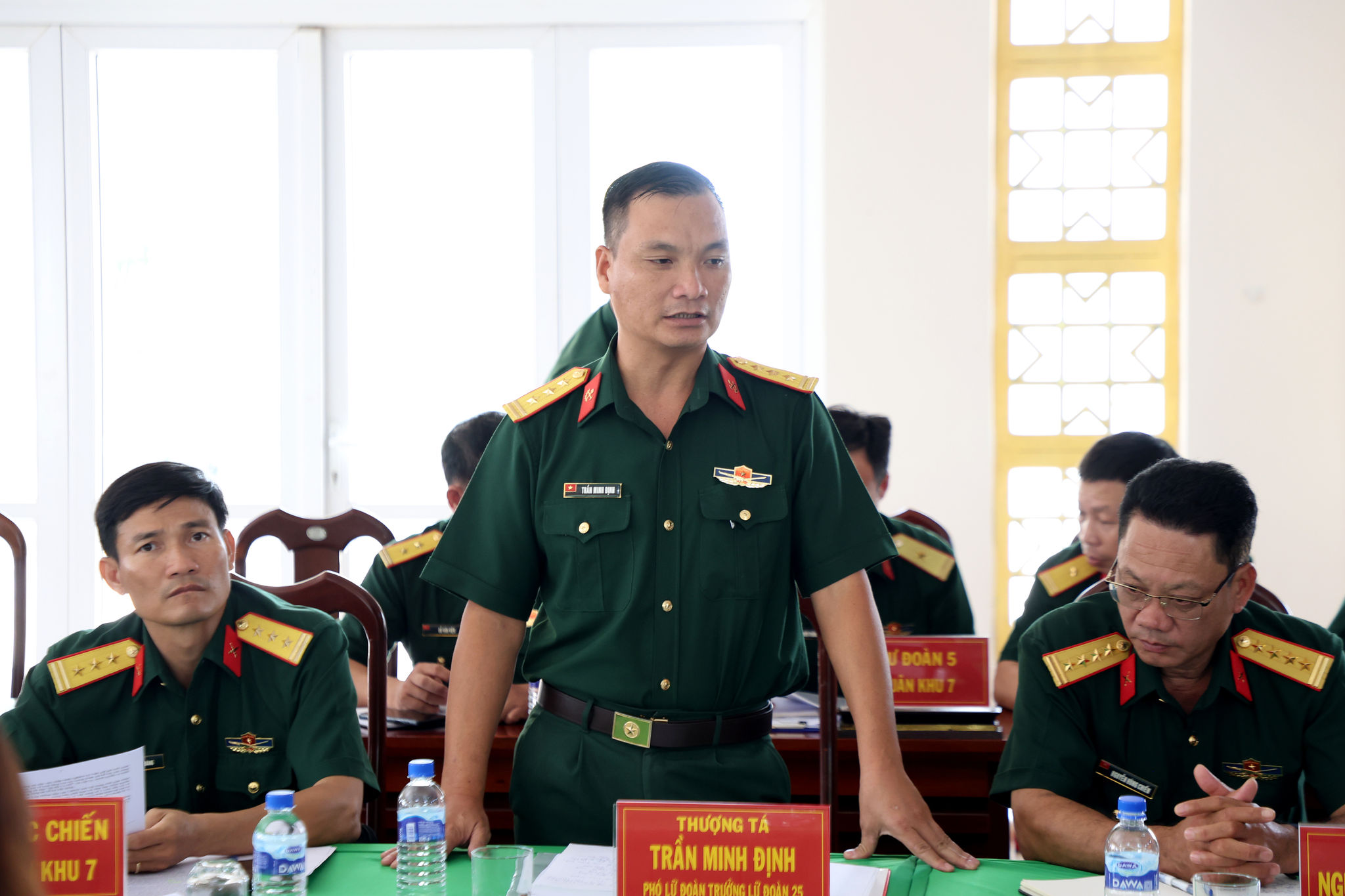 Thượng tá Trần Minh Định (Lũ đoàn 25) thống nhất phương án bố trí lực lượng hỗ trợ