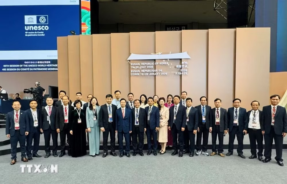 Đoàn Việt Nam tại Kỳ họp lần thứ 48 Ủy ban Di sản thế giới thuộc Tổ chức Giáo dục, khoa học và văn hóa Liên hợp quốc (UNESCO) tổ chức tại thành phố Busan. (Ảnh: Khánh Vân/TTXVN) ttxvn-unessco.jpg