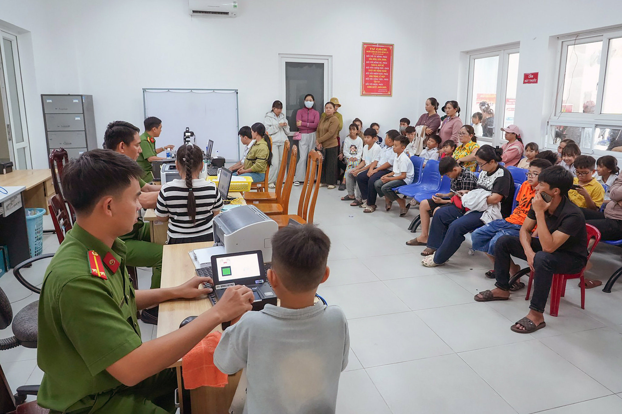 5. Phòng Cảnh sát Quản lý hành chính về trật tự xã hội Công an tỉnh cấp căn cước, định danh điện tử cho trẻ em.