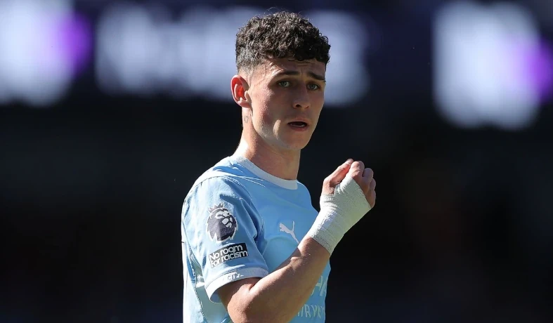 Phil Foden Phil Foden nhiều khả năng ở lại Man City. Ảnh: Getty.