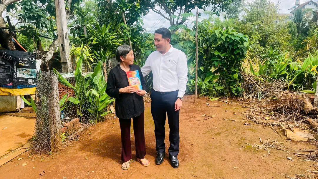 Nhân cơ 4 hộ nghèo
