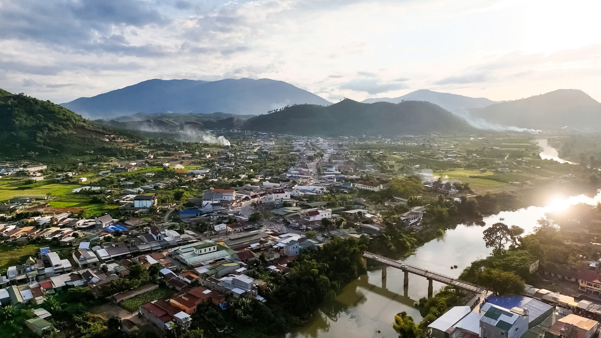 cac-cong-trinh-dau-tu-cong-gop-phan-hoan-thien-cac-muc-tieu-phat-trien-kinh-te-xa-hoi-o-dia-phuong.jpg