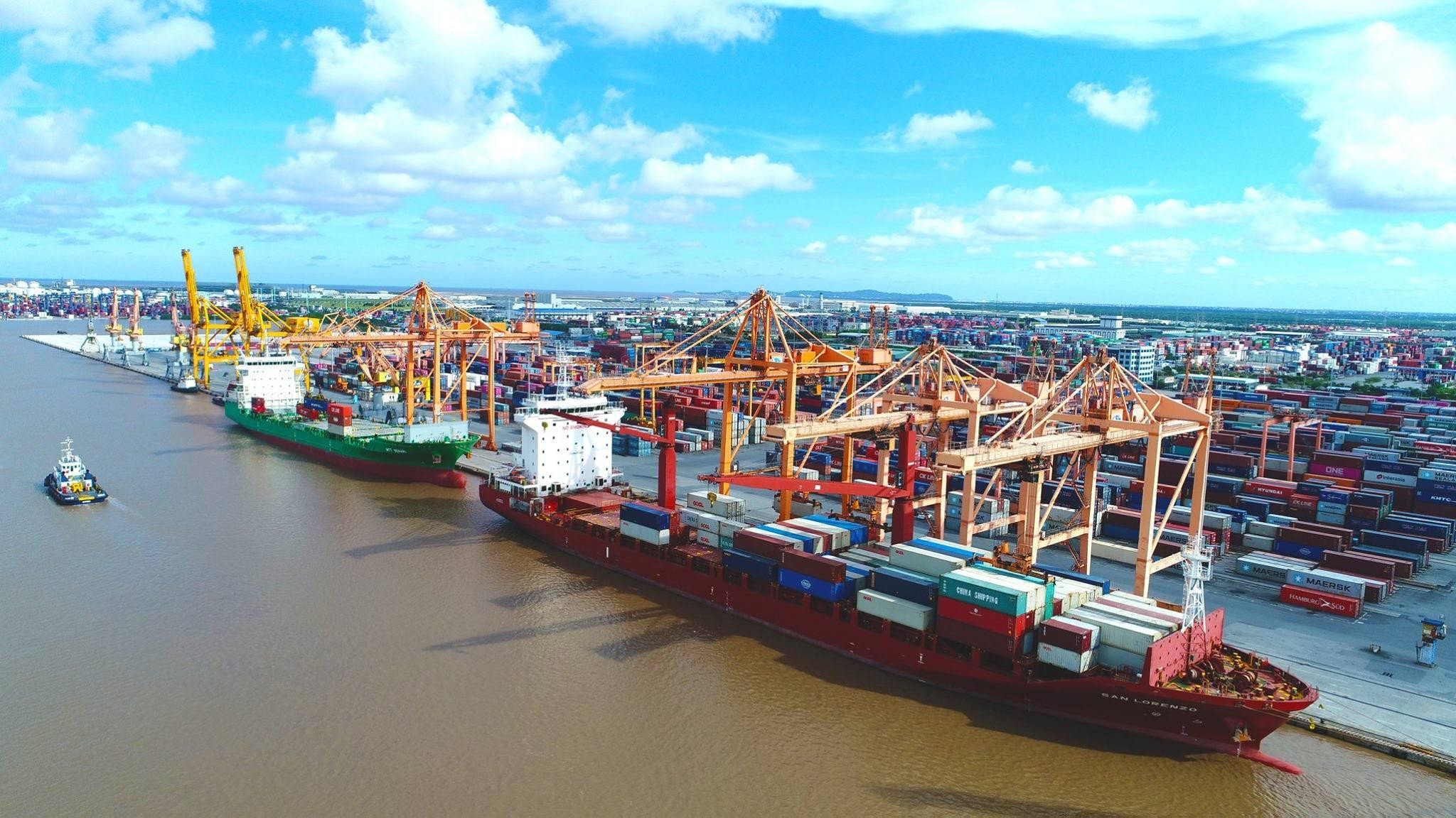 TP.HCM dự kiến di dời các cảng biển nội đô để giảm áp lực giao thông và phát triển đô thị ven sông.