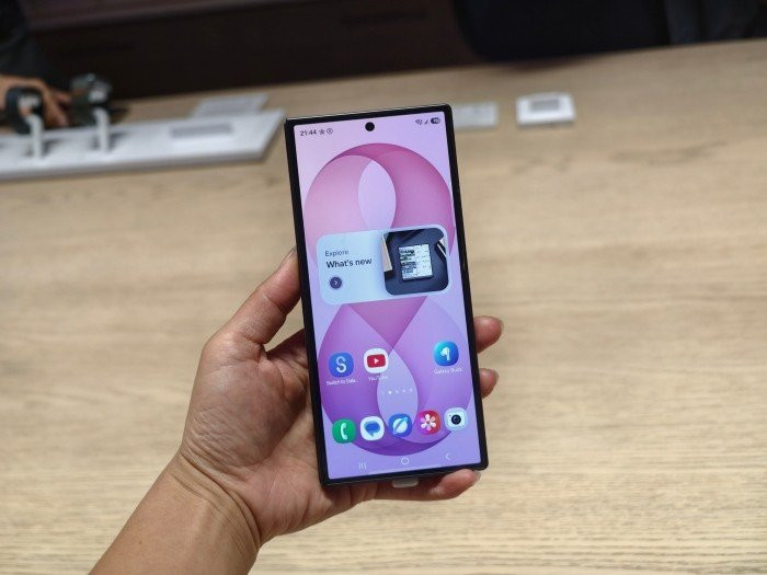 Không gian hiển thị rộng rãi 8 inch hỗ trợ đa nhiệm mượt mà trên Galaxy Z Fold8 Ultra