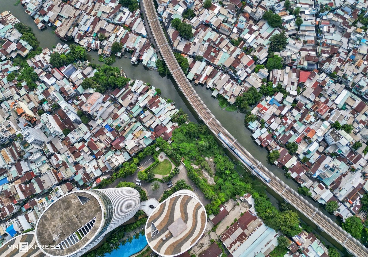 Tuyến Metro số 1 chạy qua khu vực rạch Văn Thánh