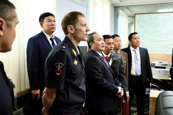 Đoàn công tác Công an tỉnh Lâm Đồng, Việt Nam tham quan Trung tâm chỉ huy Cục Nội vụ tỉnh Tu La, Liên Bang Nga