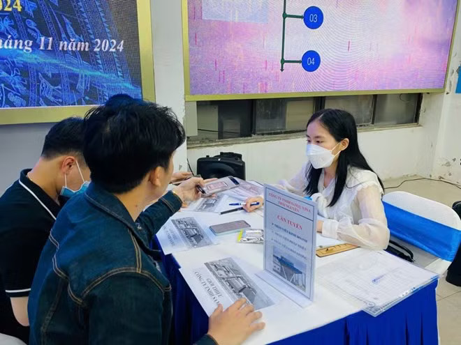 Bên cạnh việc phạt tiền, người sử dụng lao động vi phạm còn phải đóng đủ số tiền bảo hiểm xã hội bắt buộc trốn đóng và nộp thêm khoản tiền bằng 0,03% mỗi ngày tính trên số tiền và số ngày trốn đóng.. (Ảnh: BHXH)