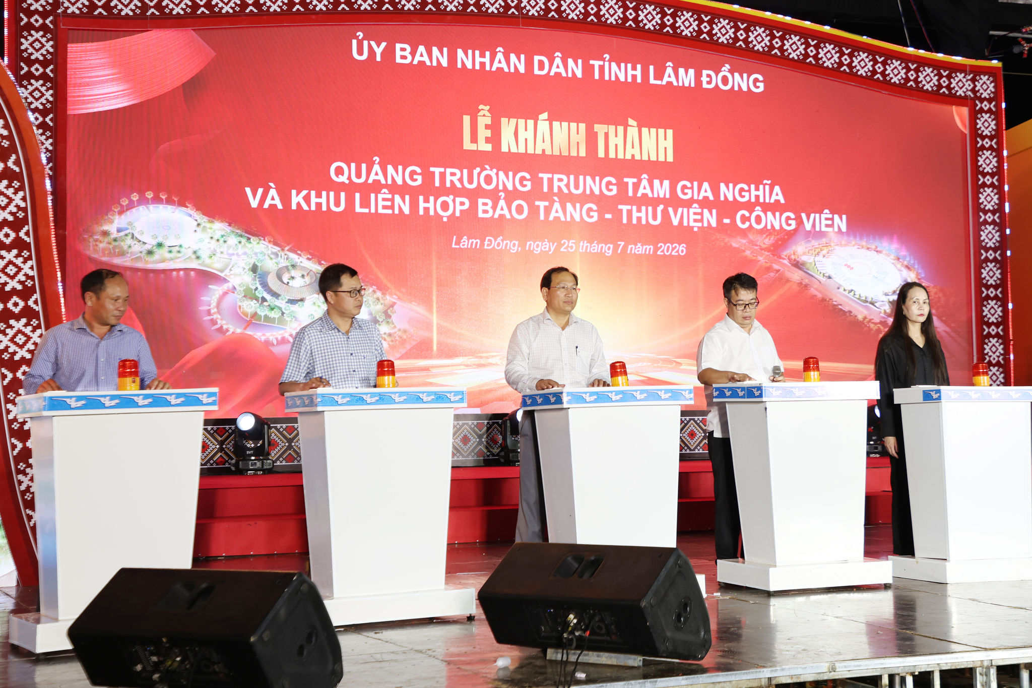 Chương trình chạy thử việc bấm nút khánh thành công trình Quảng trường trung tâm Gia Nghĩa