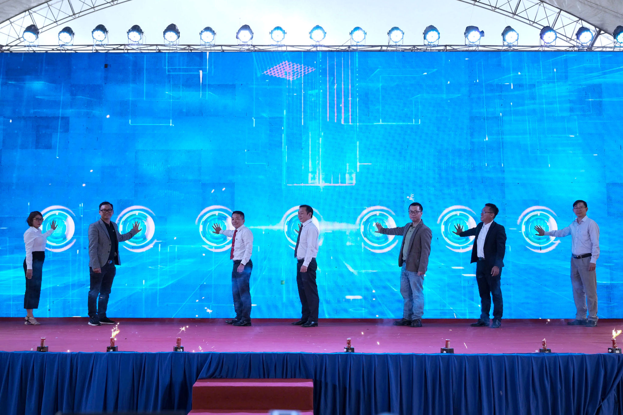 Các đơn vị, địa phương tham gia phát động chương trình chuyển đổi số cho các doanh nghiệp, hộ kinh doanh, hợp tác xã tại Lâm Đồng