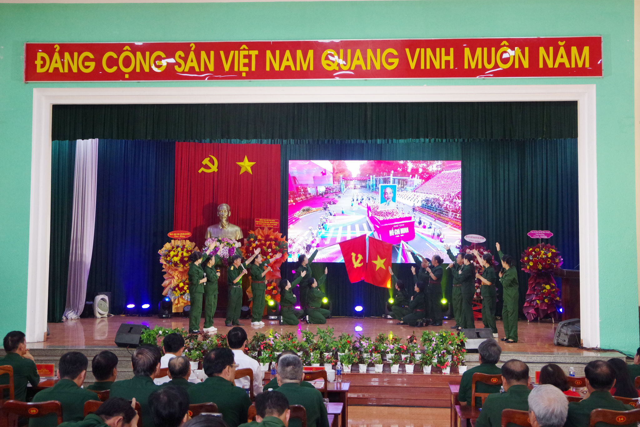 Văn nghệ chào mừng hội nghị