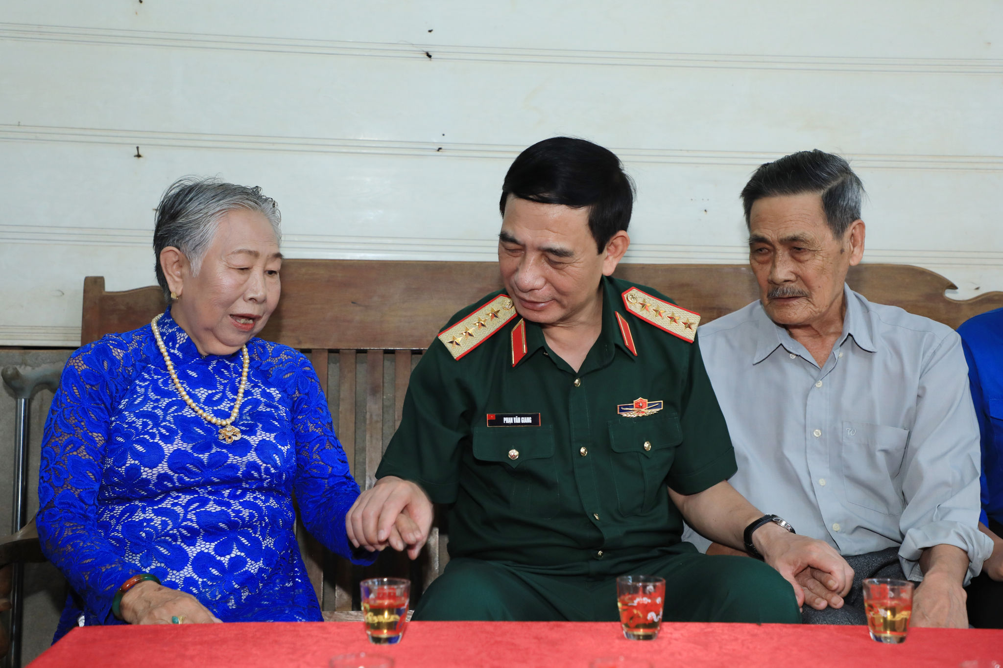 Tham hoi gia dinh chinh sach 3