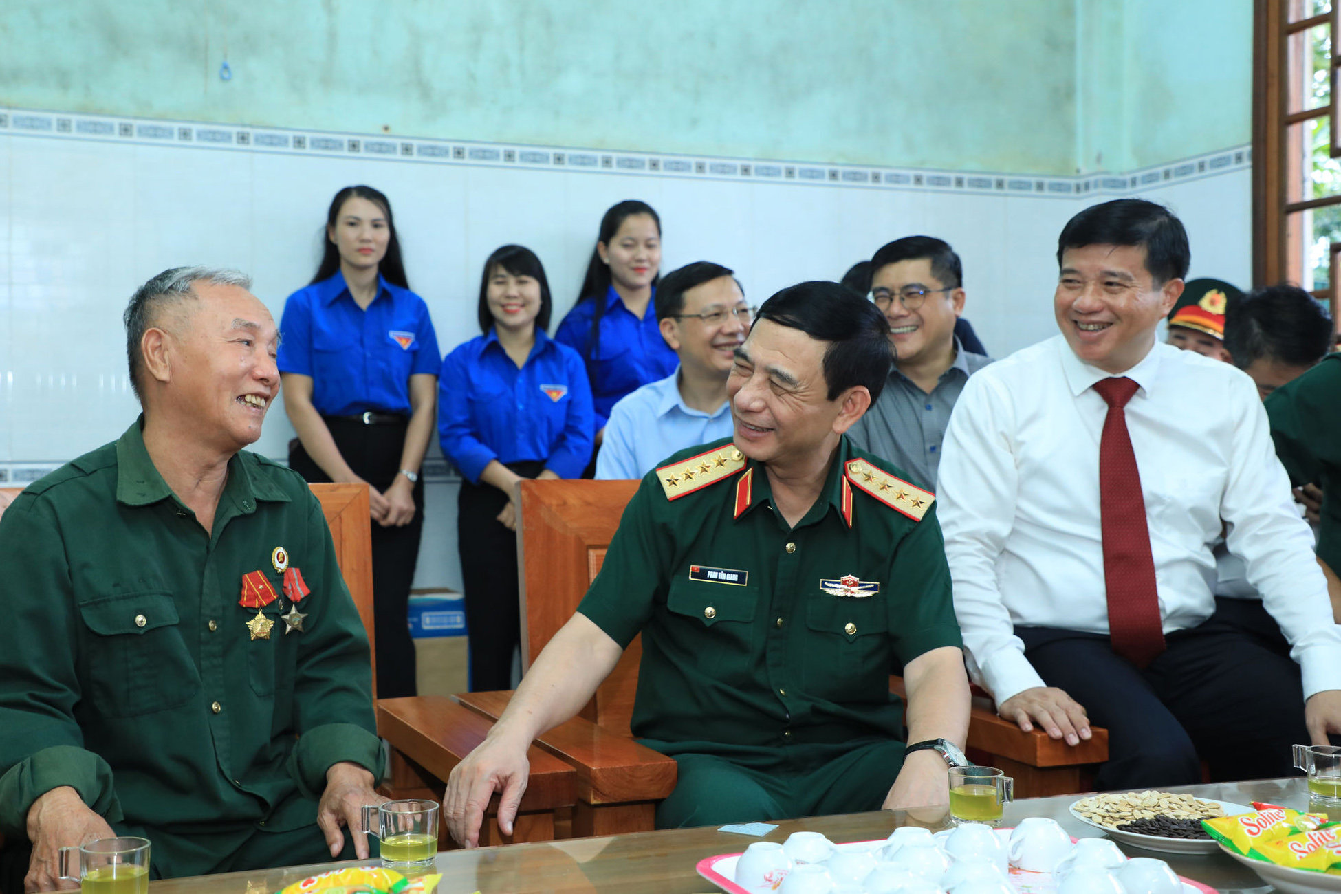 tham-hoi-gia-dinh-chinh-sach-7(1).jpg