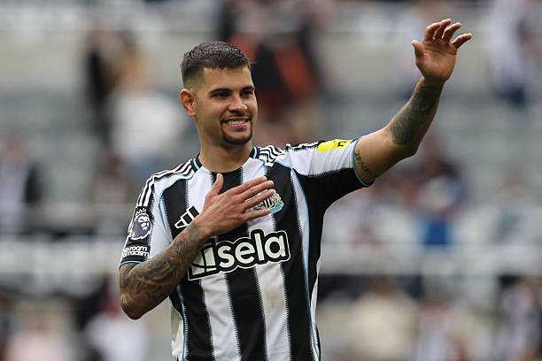 Bruno Guimaraes nằm trong tầm ngắm của Newcastle United