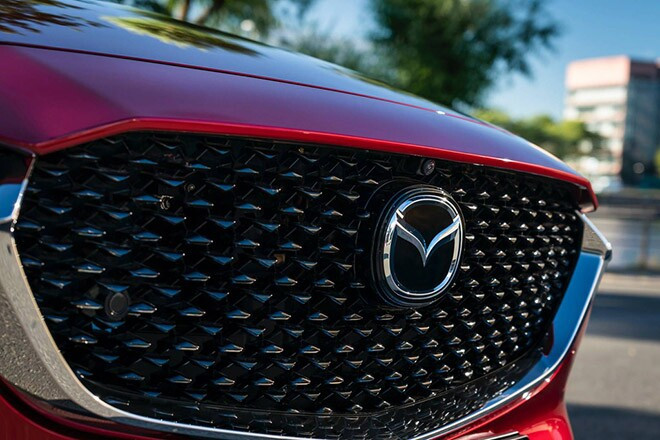 Góc nhìn hông xe Mazda CX-30 2026