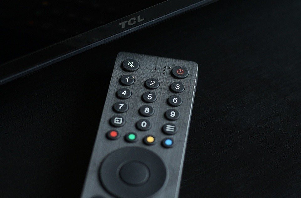 Một mẫu remote kèm theo TV