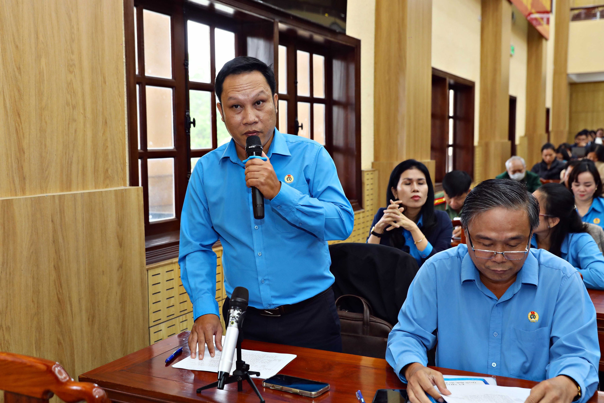 Ông Thái Ngọc Sơn, Chủ tịch Công đoàn phường Phú Thuỷ đề nghị địa phương có giải pháp cơ chế khuyến khích hoặc ràng buộc đối với doanh nghiệp trong cải thu nhập cho người lao động