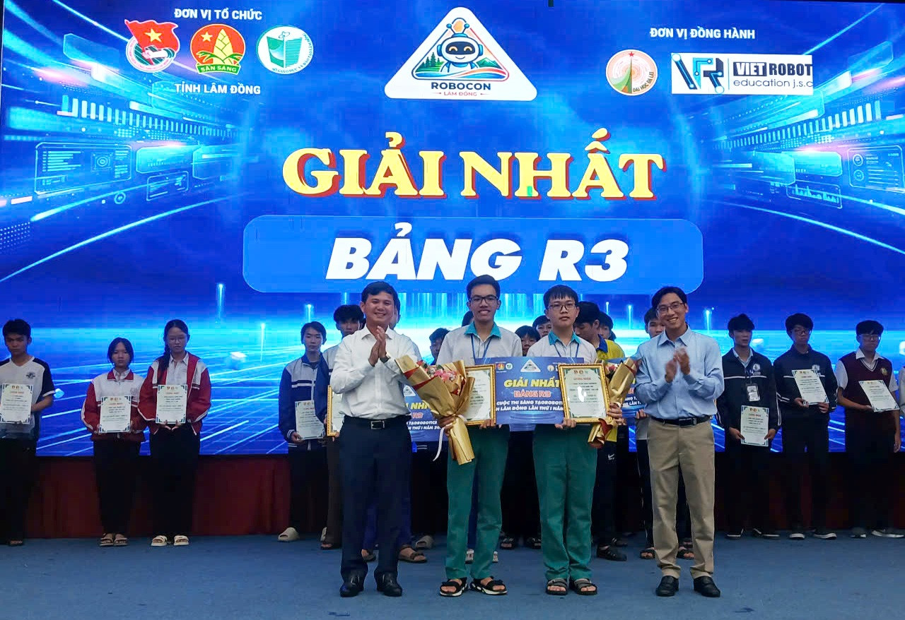 Các thí sinh đạt giải nhất bảng R3