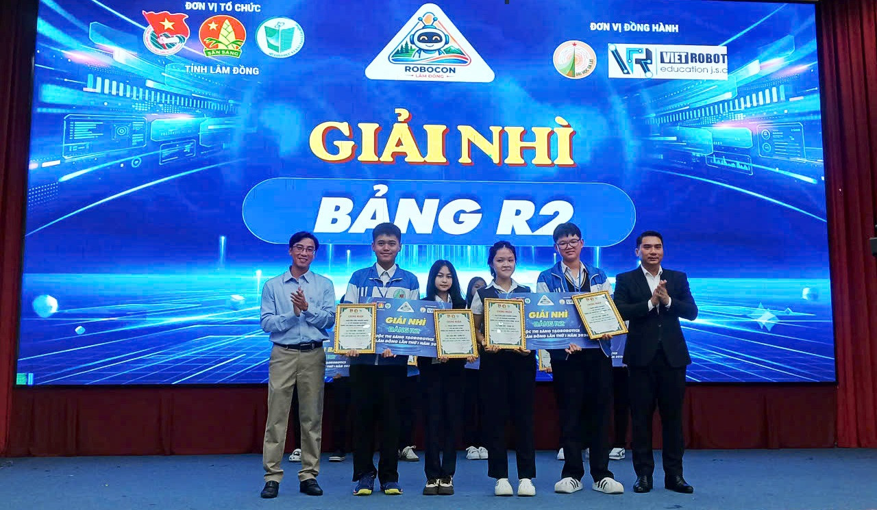 Các thí sinh đạt giải nhì ở bảng R2