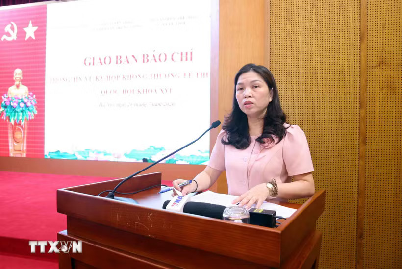 Vụ trưởng Vụ Thông tin và Thư viện của Quốc hội Hoàng Thị Lan Nhung thông tin về Kỳ họp không thường lệ thứ nhất, Quốc hội khóa XVI. (Ảnh: Phạm Kiên/TTXVN)