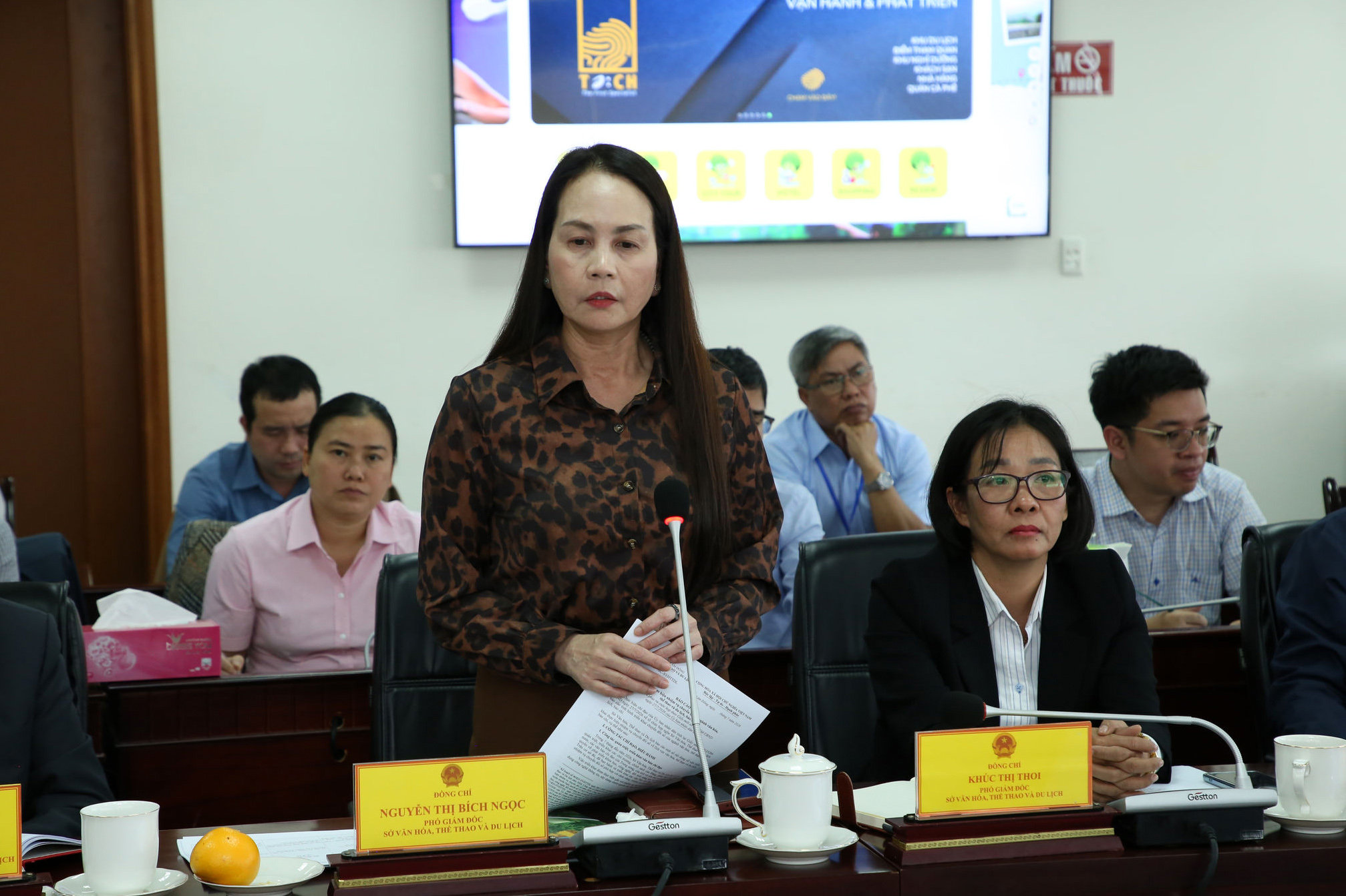 dong-chi-nguyen-thi-bich-ngoc-pho-giam-doc-so-van-hoa-the-thao-va-du-lich-bao-cao-tai-buoi-lam-viec(1).jpg