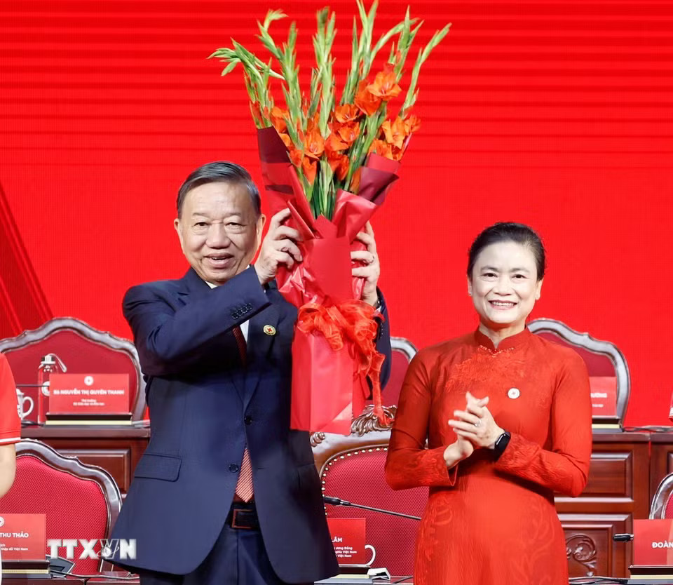 Nghi thức suy tôn Tổng Bí thư, Chủ tịch nước Tô Lâm là Chủ tịch Danh dự Hội Chữ thập Đỏ Việt Nam. (Ảnh: Thống Nhất/TTXVN)