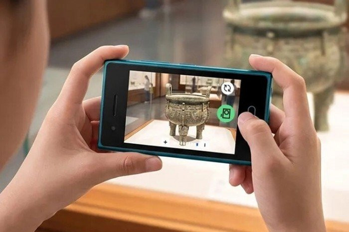 Tính năng kết nối và phím bấm vật lý SOS trên HMD Touch AI