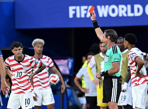 Vụ Folarin Balogun được hoãn thi hành án treo giò tại World Cup gây nhiều phản ứng