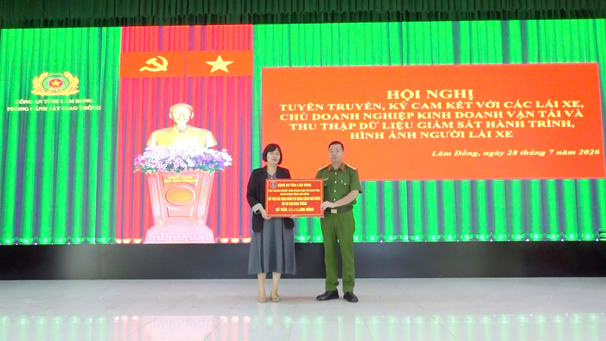 số tiền này được bàn giao cơ quan MTTQ chuyển đến tận tay các hoàn cảnh khó khăn