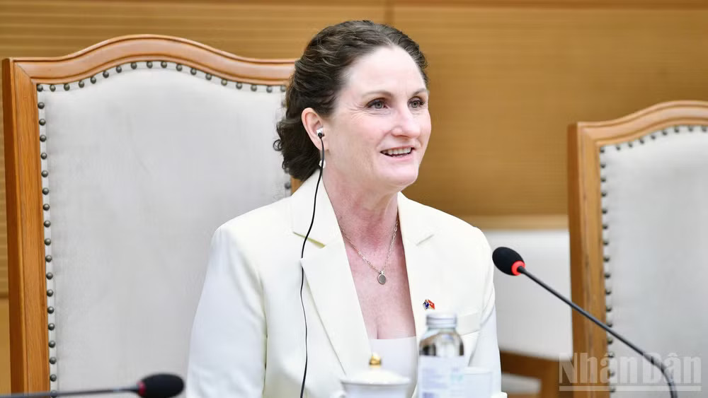 Đại sứ New Zealand tại Việt Nam Caroline Beresford phát biểu ý kiến tại buổi tiếp. (Ảnh: Thanh Giang)