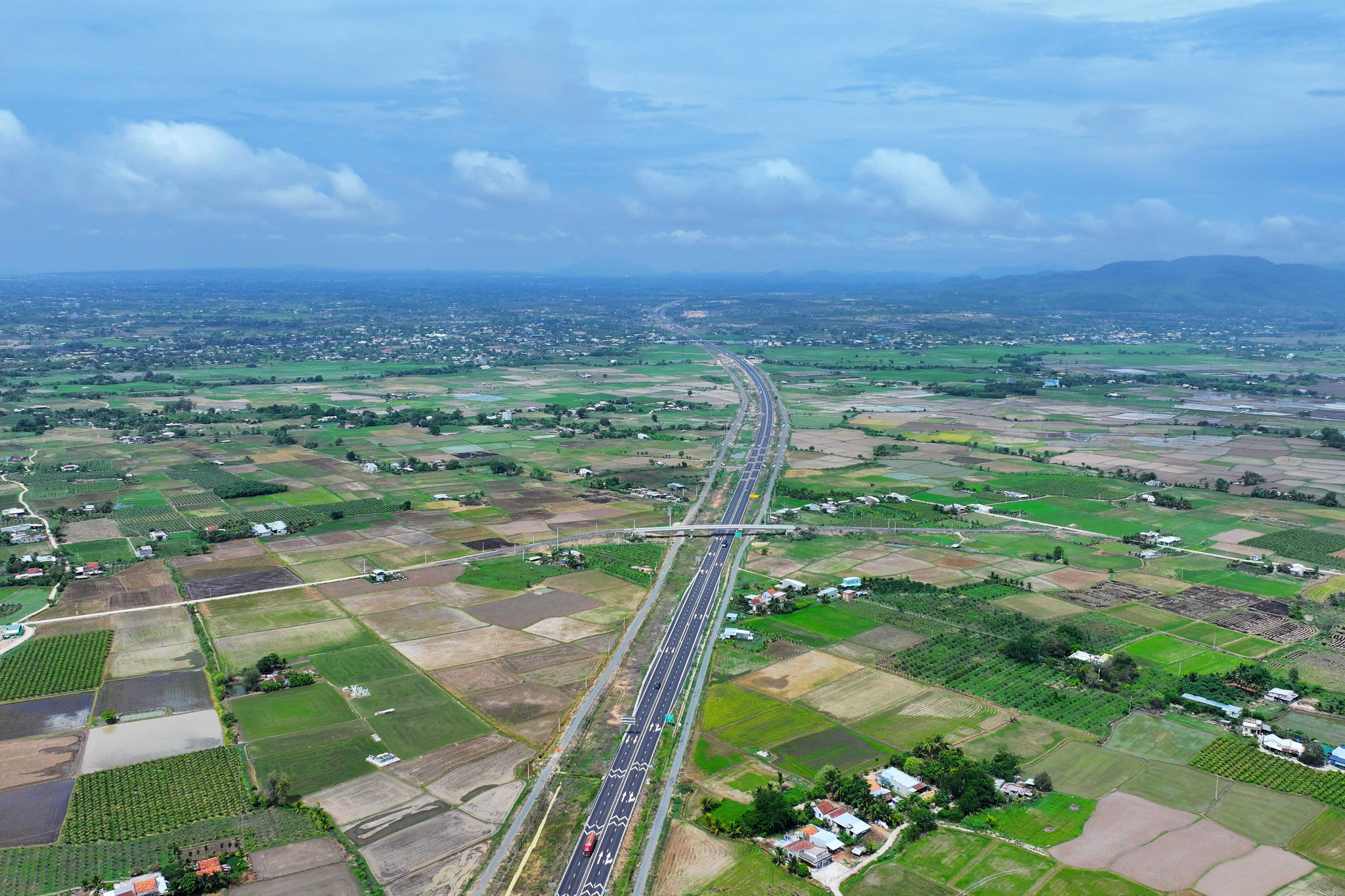 Giao thông phía Đông Lâm Đồng được quan tâm đầu tư hiện đại, ngày một đồng bộ, đa dạng, tạo nguồn lực cho sức bật kinh tế nông thôn