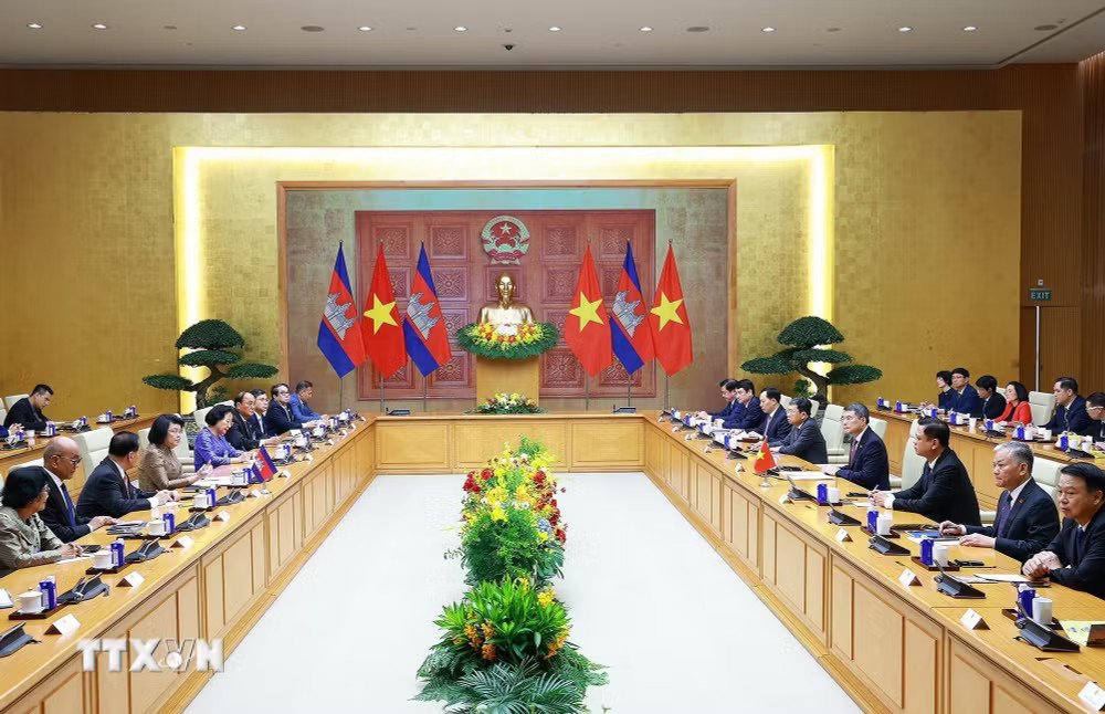 Thủ tướng Lê Minh Hưng hội kiến Chủ tịch Quốc hội Campuchia Samdech Khuon Sudary. (Ảnh: Dương Giang/TTXVN) ttxvn-2807-thu-tuong-hoi-kien-chu-tich-quoc-hoi-campuchia-11.jpg