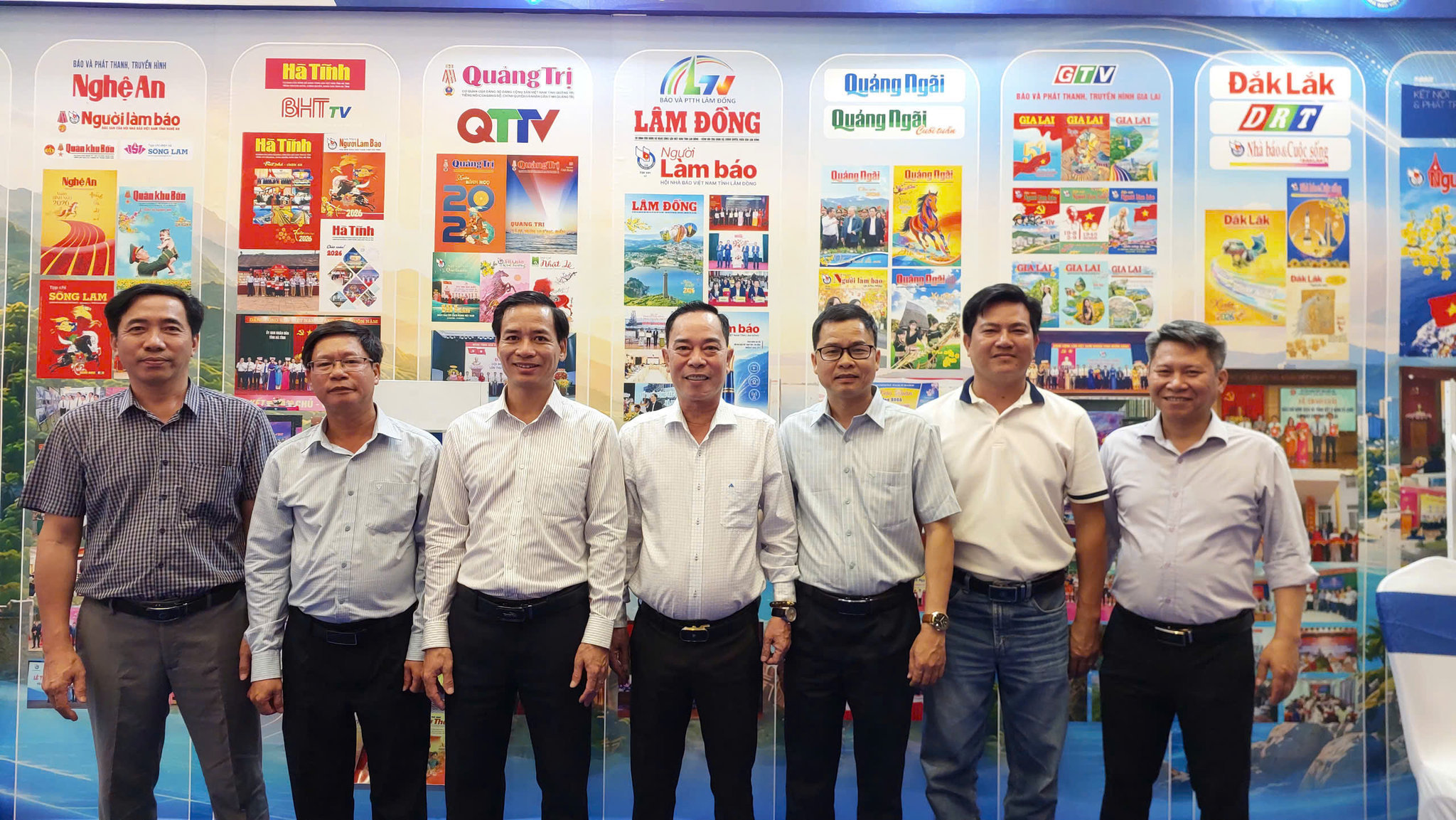 Đồng chí Lê Huy Toàn, Tỉnh ủy viên, Giám đốc Báo và Phát thanh, Truyền hình, Chủ tịch Hội Nhà báo tỉnh Lâm Đồng cùng các thành viên trong đoàn công tác tham gia Hội Báo toàn quốc