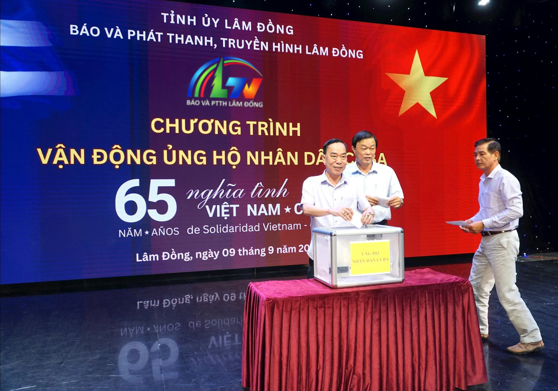 dong-chi-le-huy-toan-tinh-uy-vien-tong-bien-tap-bao-va-phat-thanh-truyen-hinh-lam-dong-ung-ho-nhan-dan-cuba(1).jpg