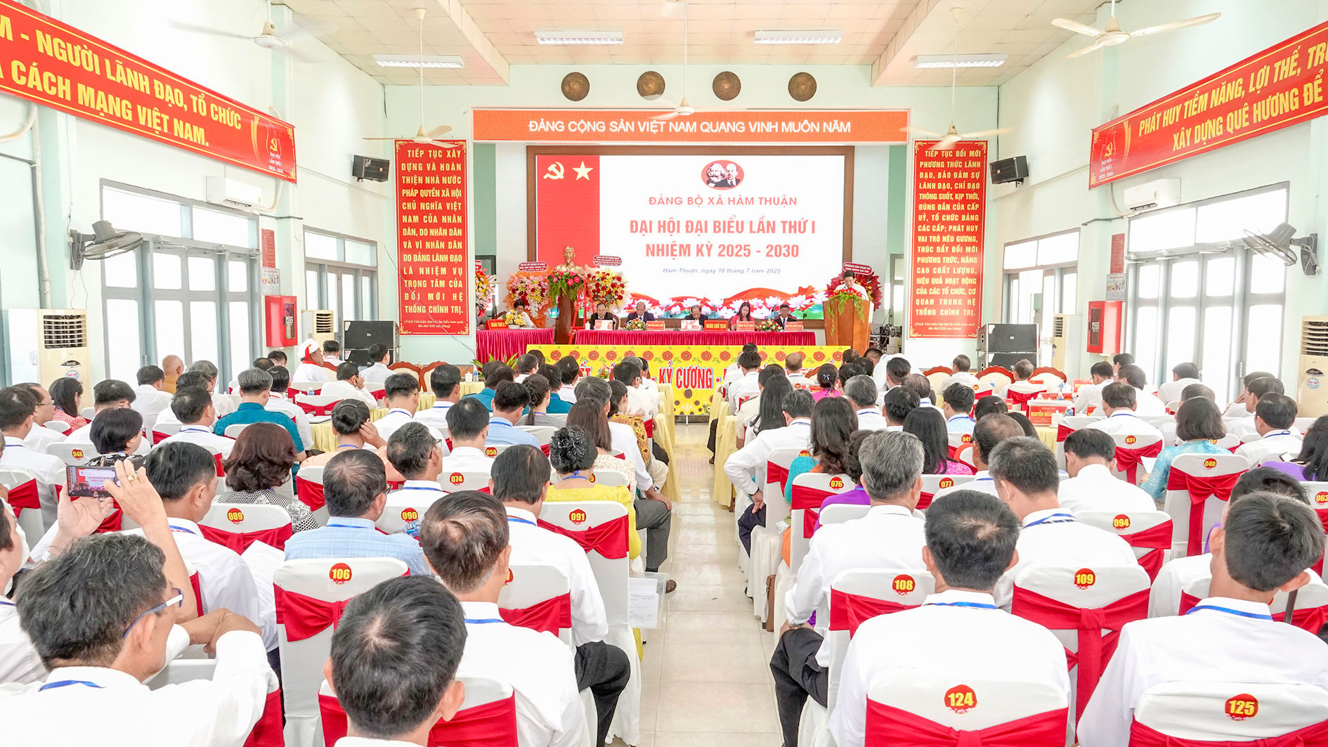 toan-canh-dai-hoi-sang-18_7-.jpg