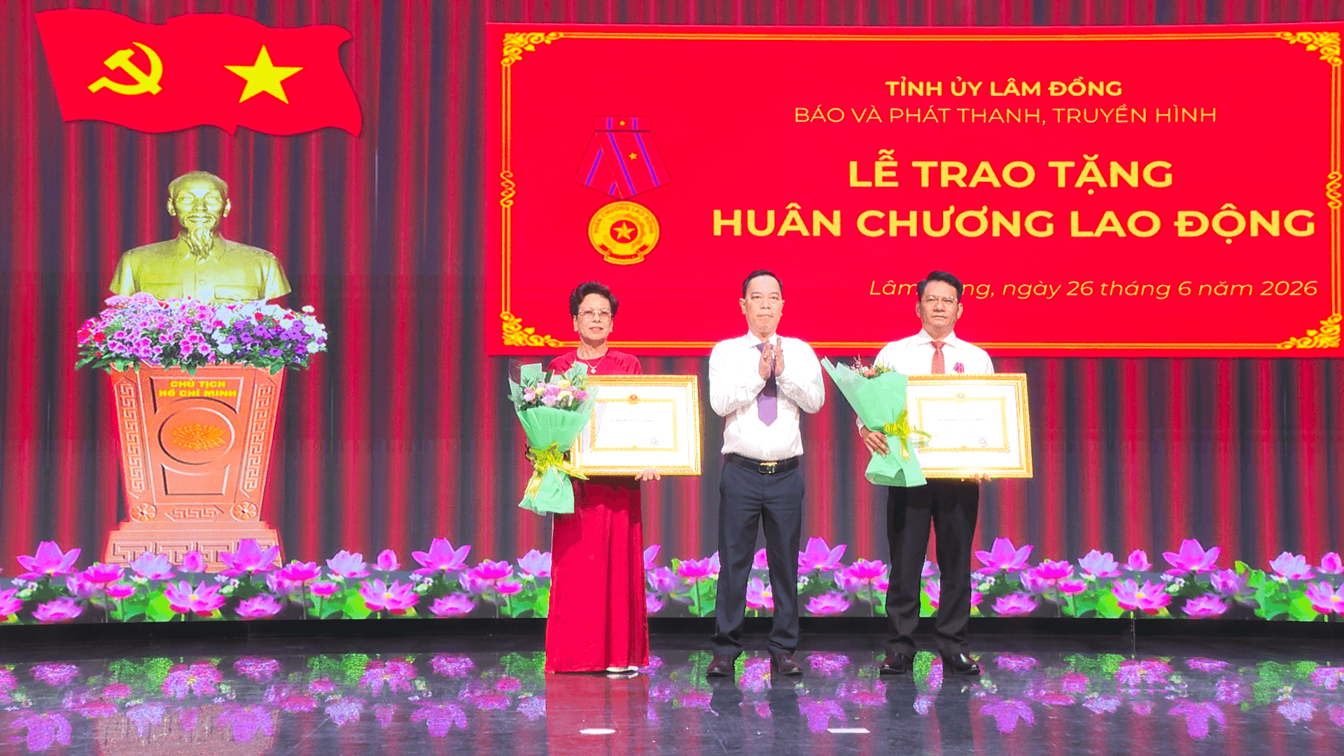 Trao Huân chương Lao động hạng Ba cho ông Hồ Văn Miền và truy tặng Huân chương Lao động hạng Ba đối với ông Lê Văn Bảy