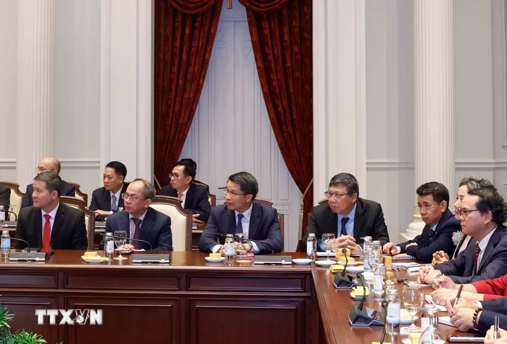 Các đại biểu tham dự.(Ảnh: Thống Nhất/TTXVN) ttxvn-tong-bi-thu-chu-tich-nuoc-to-lam-chu-tri-buoi-lam-viec-voi-tap-the-ban-thuong-vu-dang-uy-bo-ngoai-giao-va-cac-dong-chi-truong-doan-co-quan-d-8926079-9.jpg