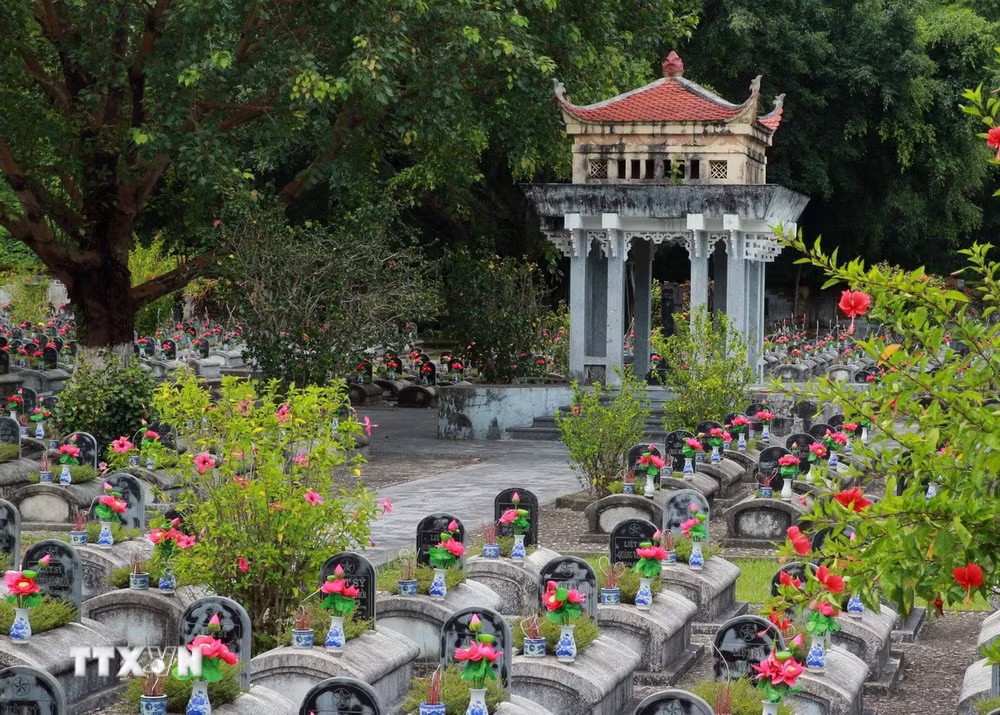 Một góc Nghĩa trang Liệt sỹ Quốc tế Đồng Tâm. (Ảnh: Trọng Đức/TTXVN) ttxvn-nghia-trang-liet-sy-quoc-te-dong-tam-8.jpg