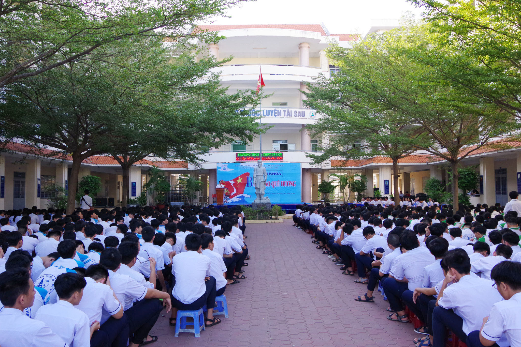 9.-tuyen-truyen-bien-dao-tai-truong-thcs-thpt-tren-dia-ban-dong-quan.jpg