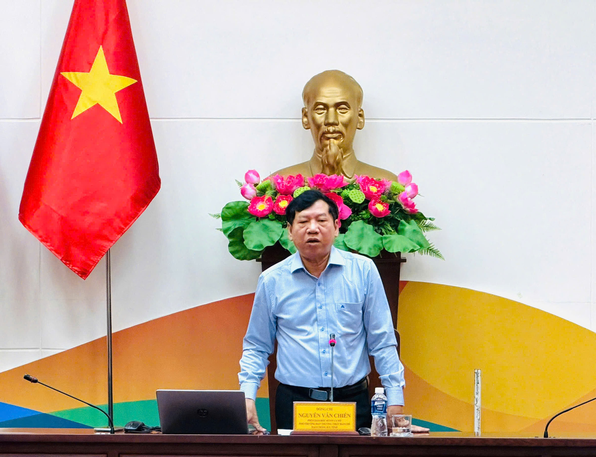 Nguyen Van Chien, Deputy Director of the Lam Dong Department of Agriculture and Environment and Deputy Head of the provincial Steering Committee for Combating IUU Fishing, chairs the meeting
