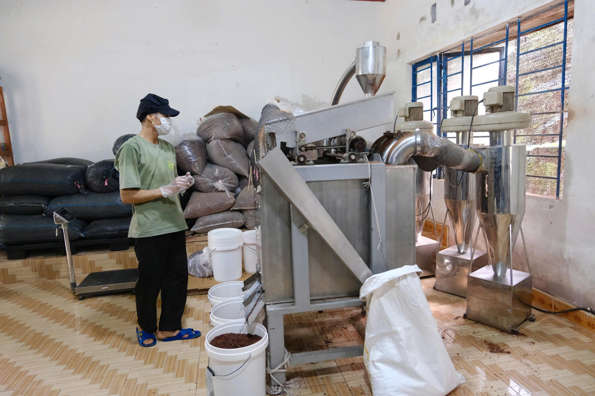 Bản cao cao cũng đã nhập các loại máy móc hiện đại để nâng cao năng lực sản xuất