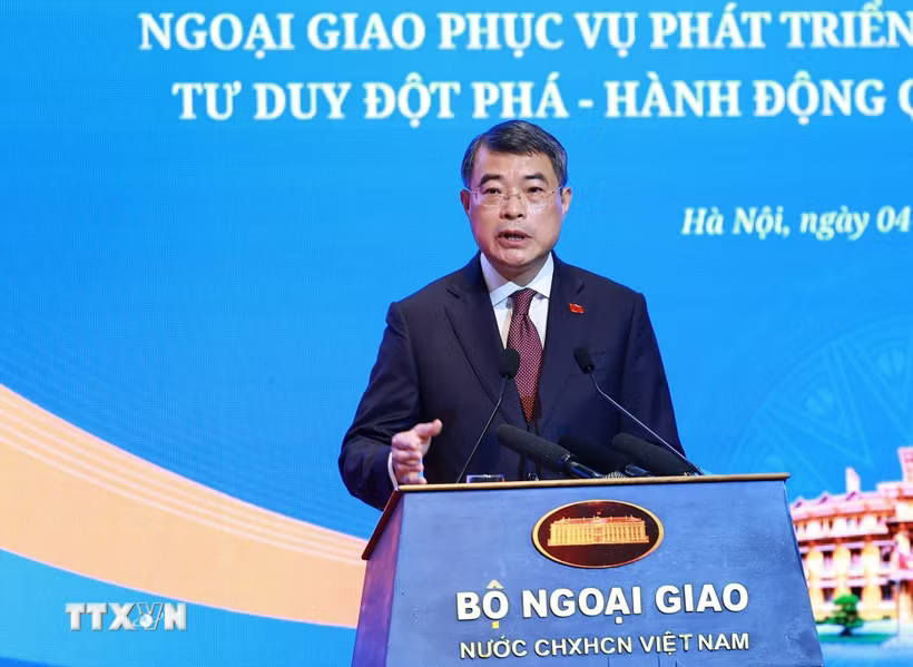 Thủ tướng Lê Minh Hưng phát biểu tại Phiên toàn thể Hội nghị Ngoại giao lần thứ 33. (Ảnh: Dương Giang/TTXVN)
