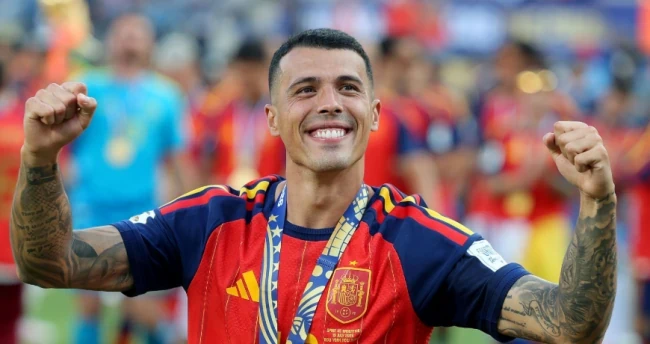 Pedro Porro tỏa sáng trong màu áo tuyển Tây Ban Nha tại World Cup