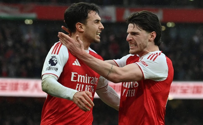 Arsenal cần thêm sự bổ sung cho tuyến giữa trong bối cảnh Zubimendi và Rice đều phải cày ải liên tục.