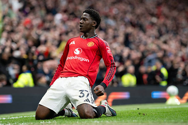 Mainoo có thể trở thành số 6 mới của Man Utd.