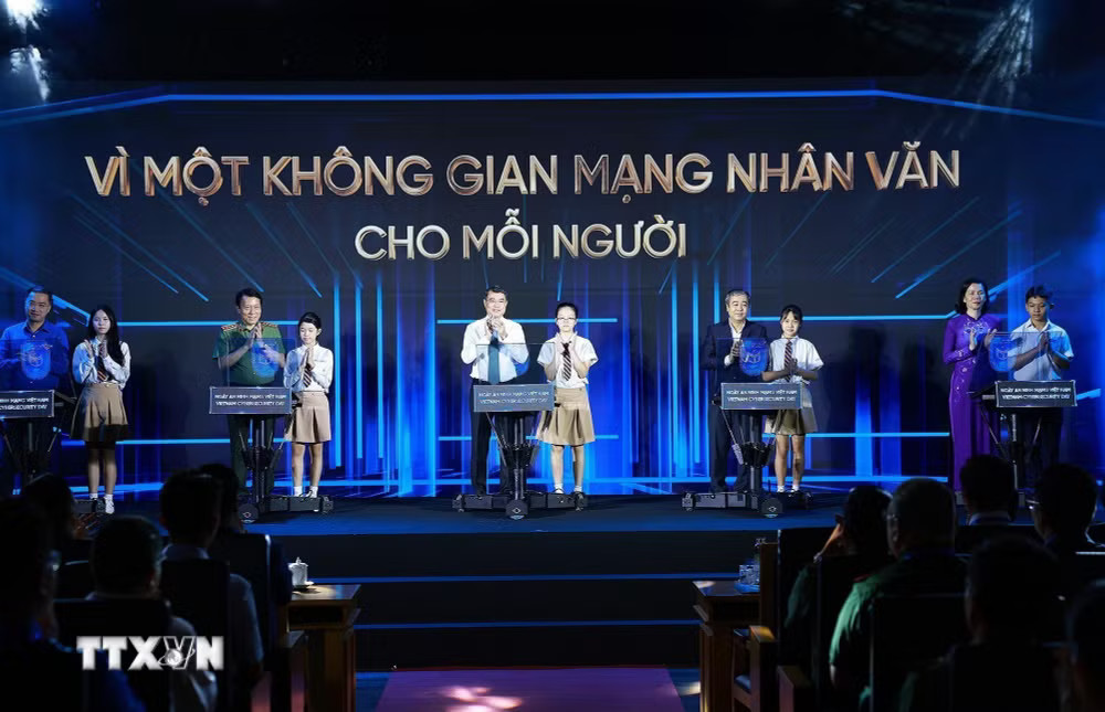 ttxvn-0608-thu-tuong-an-ninh-mang-5.jpg