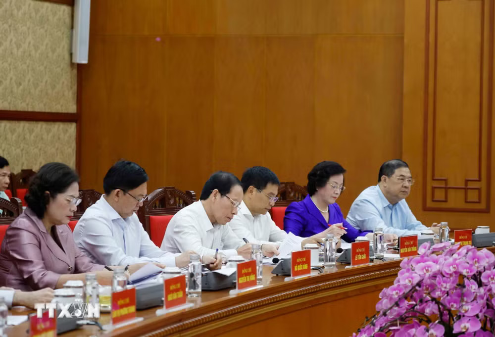 Các đại biểu tham dự cuộc làm việc. (Ảnh: Thống Nhất/TTXVN) ttxvn-tong-bi-thu-chu-tich-nuoc-to-lam-chu-tri-lam-viec-voi-dang-uy-chinh-phu-4.jpg